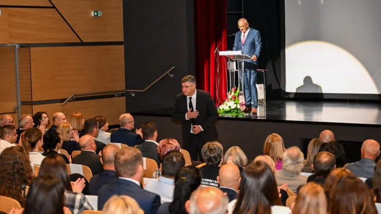Milanović oštro kritizirao politiku Plenkovića: Hrvatska je u rupi… a bez europskog novca smo u bunaru