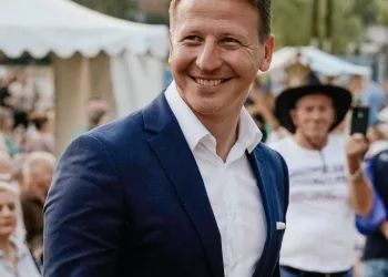 FOTO Pristojni gradonačelnik se razgoropadio: Skromnih i tvrdih 25 cm ugradio bih u tvoju bolju polovicu