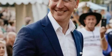 FOTO Pristojni gradonačelnik se razgoropadio: Skromnih i tvrdih 25 cm ugradio bih u tvoju bolju polovicu