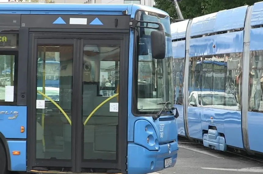 Šok u Zagrebu: Mladić u maskirnoj uniformi i s puškom čekao i dočekao ZET-ov autobus