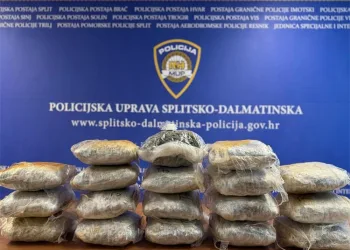 VIDEO Kod Trilja zaplijenjeno više od 19 kilograma marihuane. Uhićena dvojica dilera