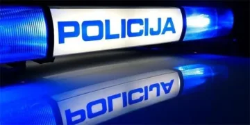 Slavonija: Petorica mladih ozlijeđeni u slijetanju autom s ceste