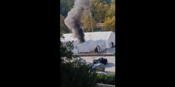 VIDEO Drama u Srbiji: Stari udbaš pucao po Ćacilandu i zapalio ga. Za Vučića je to terorizam i krivi su blokaderi