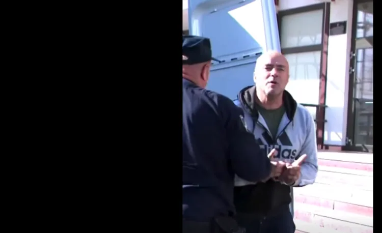 VIDEO Bivši policajac i glumac u lisicama zapjevao narodnjak: Evo što je pjesnik htio reći