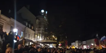VIDEO Novo Mesto: Oko 10.000 ljudi na prosvjedu protiv romskog nasilja i ubojstva mještanina. Evo koje mjere sprema Slovenija