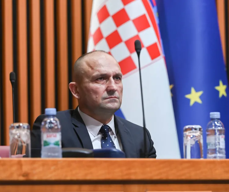 FOTO Anušić u Saboru o Temeljnom vojnom osposobljavanju: Svjedočimo porastu raznih vrsta ugroza