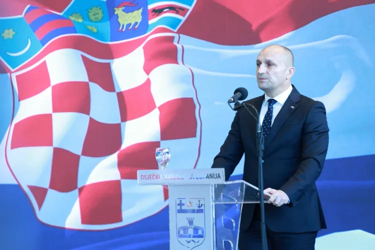 Otvorena nova zgrada I. gimnazije Osijek. Anušić: Ponosan sam na ovaj i brojne druge projekte koje smo ostvarili