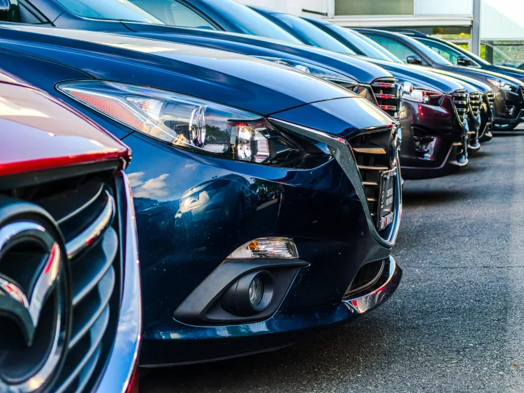 Žena kupovala automobile preko interneta. Sada nema ni novca ni automobila…