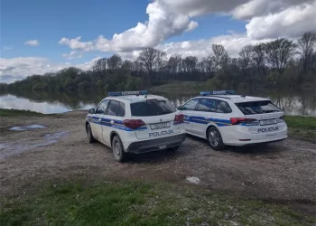 Drama na Dunavu kod Sotina: Prevrnuo se čamac s jednim Srbijancem i deset Kineza. Jedna osoba je poginula a za tri se još traga