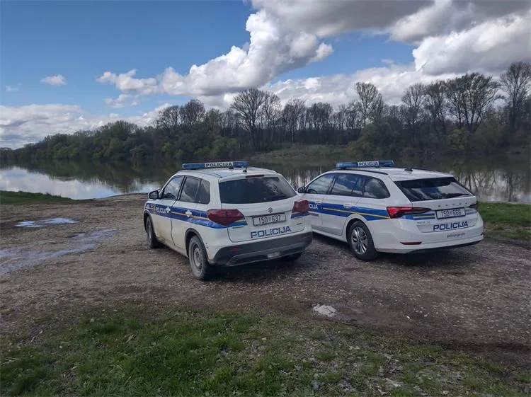 Drama na Dunavu kod Sotina: Prevrnuo se čamac s jednim Srbijancem i deset Kineza. Jedna osoba je poginula a za tri se još traga