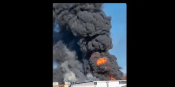 VIDEO Veliki požar u Svetoj Nedelji: Planulo skladište guma za automobile. Dim se vidi i iz Zagreba…..