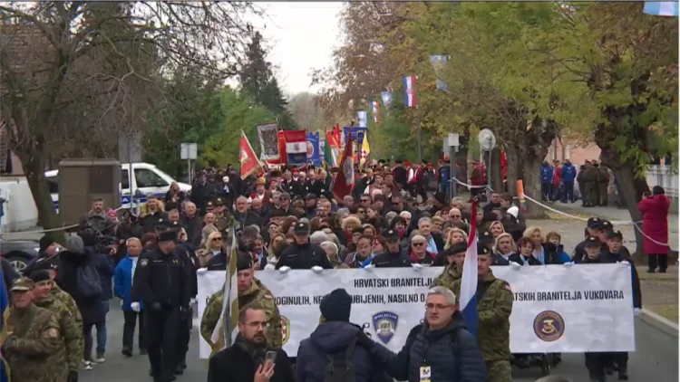VIDEO Kolone sjećanja na Vukovar i Škabrnju: Na čelu kolone vukovarska braniteljica ranjena 11 puta u jednom danu