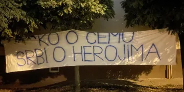 FOTO BBB u Vukovaru: Noćna izložba srpske kulture Ko o čemu – Srbi o herojima. Donosi li ovakve poteze Vlada RH ili RSK?