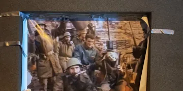 FOTO BBB u Vukovaru: Noćna izložba srpske kulture Ko o čemu – Srbi o herojima. Donosi li ovakve poteze Vlada RH ili RSK?