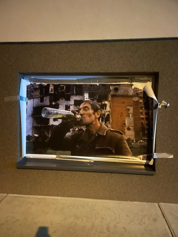 FOTO BBB u Vukovaru: Noćna izložba srpske kulture Ko o čemu – Srbi o herojima. Donosi li ovakve poteze Vlada RH ili RSK?