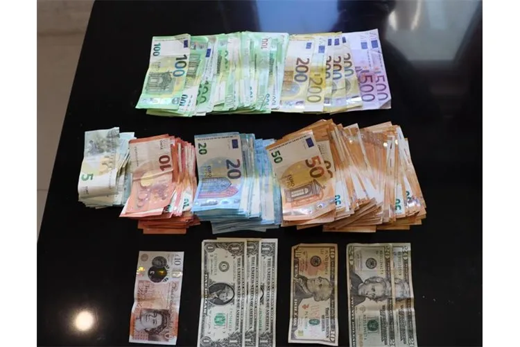 FOTO Drama u stanu uglednog dubrovačkog dilera: Žena sve istresla u WC. Policajci se pretvorili u stručnjake za kanalizaciju….