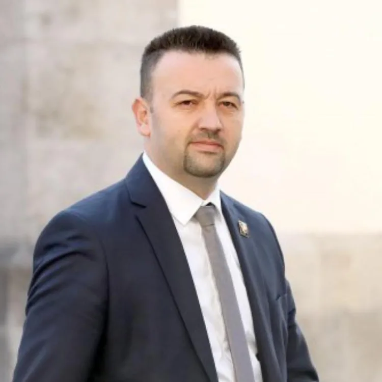 Gradonačelnik Pavliček zatražio odgodu izložbe Srpkinja u Vukovaru: Neprimjereno je u danima žalosti organizirati takve događaje