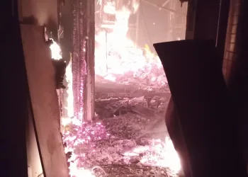 FOTO Požar progutao Vjesnikov neboder: Bila je tu i arhiva Porezne uprave. Radio Laganini. Sportski savezi..
