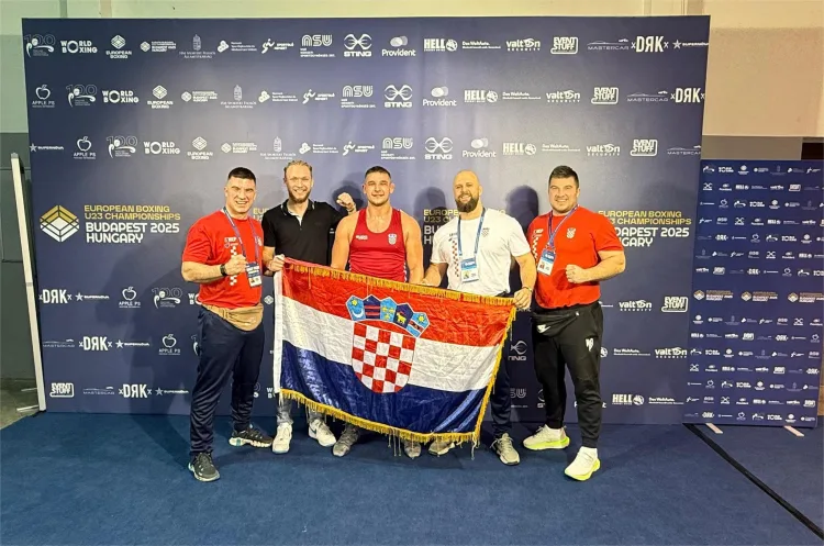 VIDEO Pjevač Thompson uputio poruku boksaču Thompsonu: Ti si Hrvat pobjednik!