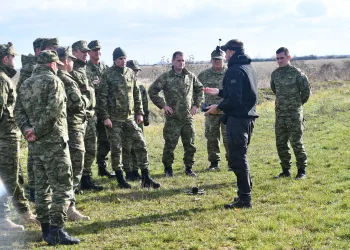 Instruktori TVO-a obučavani iz borilačkih vještina i upravljanja dronovima