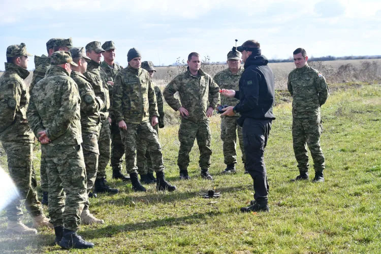 Instruktori TVO-a obučavani iz borilačkih vještina i upravljanja dronovima