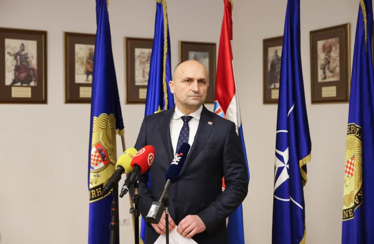 Ministar Anušić potpisao ugovor vrijedan 125 milijuna eura za protudronske sustave s Končarom