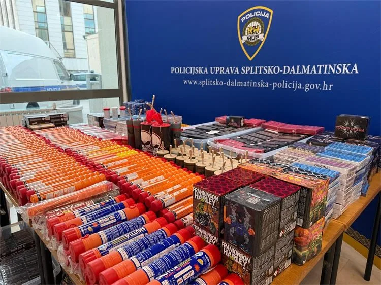 VIDEO Velika zapljena pirotehnike u Splitu: Policija oduzela više od 10 tisuća komada. Uhićen 54-godišnjak