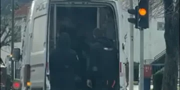 Snimka policajca koji u marici mlati uhićenog izazvala buru: Evo što kaže policija