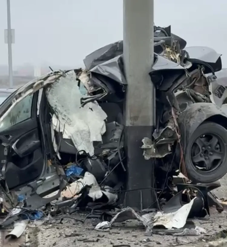 Strašna nesreća u Velikoj Gorici: Auto se raspao nakon udarca u stup