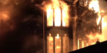 VIDEO Povijesna amsterdamska crkva u požaru u novogodišnjoj noći