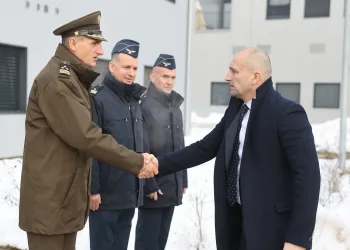 Rutte, Plenković i Anušić posjetili HRZ: Predstavljeni Rafalei, Black Hawkovi i Bayraktari