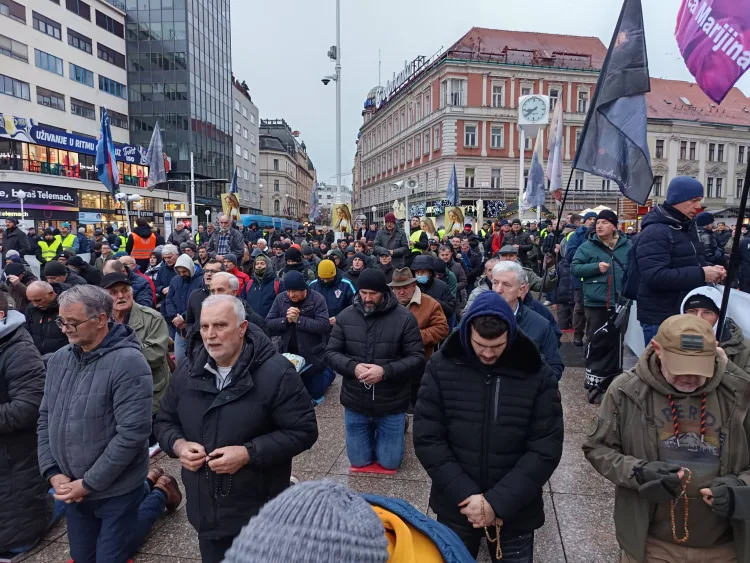VIDEO Molitelji se okupili u Zagrebu: Nova godina s novim nakanama