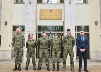 Anušić s pripadnicima HV-a koji su izvan službe spašavali živote građana