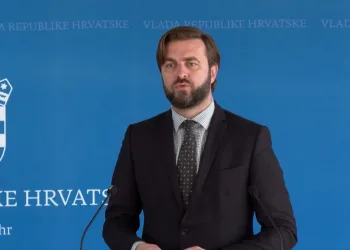 Tomislav Ćorić (tć) preuzima Ministarstvo financija: Ide na puno manju plaću. Razveden je i ima brod. Mali…