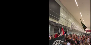 VIDEO Noćni doček brončanih rukometaša na Plesu: Ore se Thompsonove pjesme… Stigli i neki političari