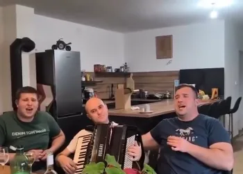 VIDEO Pojavila se starija snimka. Dabro svira i čak ne otvara usta kako se branio Porfirije. Drugi pjevaju o grobnici od zlata