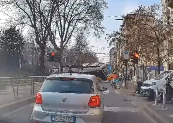 VIDEO Užas u Milanu: Tramvaj izletio iz tračnica. Poginula je jedna osoba a 40-ak je ranjenih