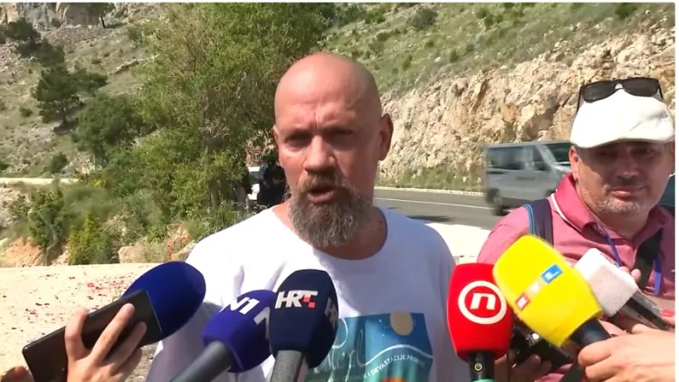 Veliki borac za sva moguća prava Dežulović voli pozorište ali od Božinovića traži da ga zabrani pred njegovom kućom