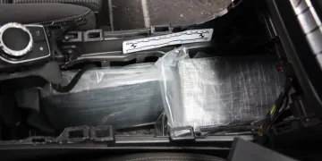 FOTO Pogledajte gdje je u Mercedesu skrivao skoro šest kila kokaina. Nanjušio ga je pas…