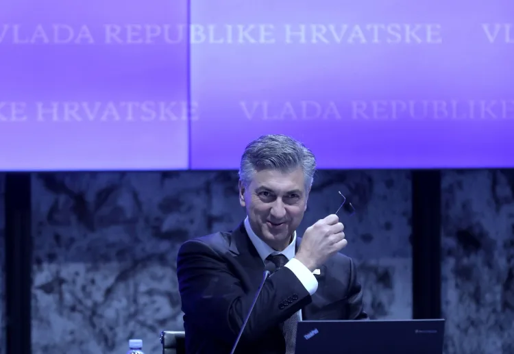 I HDZ je shvatio nakon nove ankete: Plenković je s Thompsonom na Trgu pomeo desnicu. Ostala je u tragovima. Čak i MOST opako visi na pragu…