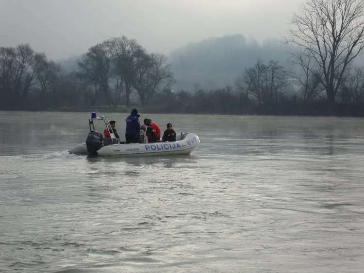 Drama na Uni: Najmanje jedan poginuli migrant. Policajci čuli zapomaganje u rijeci…
