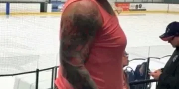 SAD: Sin je igrao hokej. Transrodni otac na tribini je pucao članove obitelji… Neke je ubio…