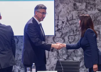 Ugovori vrijedni 11.58 milijuna eura potpisani su za tri osnovne škole u OBŽ-u: Beli Manastir, Našice i Podgorač