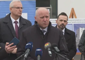 Branko Bačić u Belom Manastiru: Sredstva za 387 projekata energetske obnove