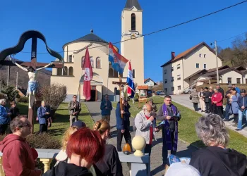 Križni put Stopama pobijenih: Vjerujemo da Bog vidi ono što ljudi sakriju i pamti ono što povijest pokušava zaboraviti