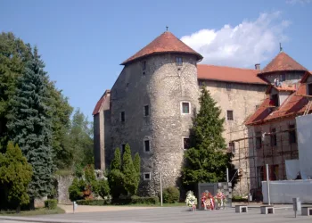 Drama u Ogulinu: Prijetnje smrću zbog ljubavnog trokuta u kojem je i srednješkolac…