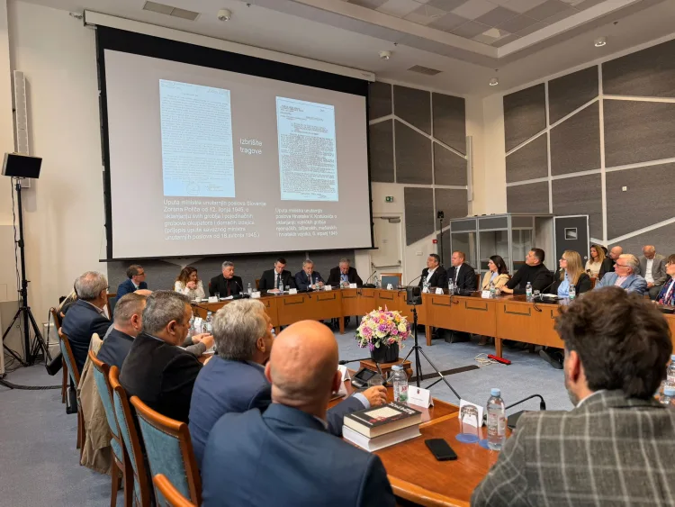 VIDEO Penava okupio stručnjake u Saboru: Žrtve masovnih komunističkih zločina moraju dobiti ime i grob