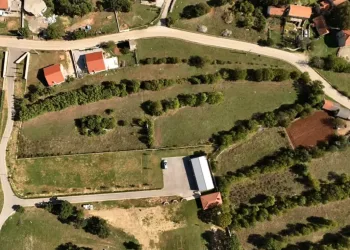 Thompsonu na sudu potvrđeno vlasništvo nad terasom u Splitu; Nije srušio objekte u Čavoglavama i neće. Evo zašto