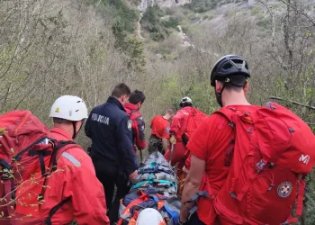 FOTO Strava u kanjonu Čikole: Stranci na zip lineu pogodili stijenu…