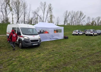 FOTO Drama na Savi: Deseci ilegalnih migranata u vodi i močvari. Spašavalo ih je stotinjak ljudi